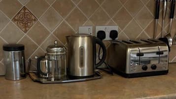 House, Multiple Beds | Private kitchen | Fridge, microwave, oven, stovetop