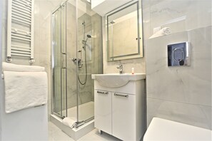 Apartment, 1 Bedroom, Kitchen | Bathroom - Sara Świętojańska Apartments by Renters (Gdynia)