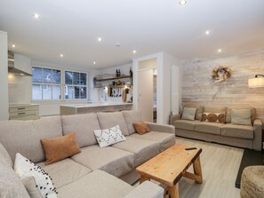 Interior - Dixon Court (Ambleside)