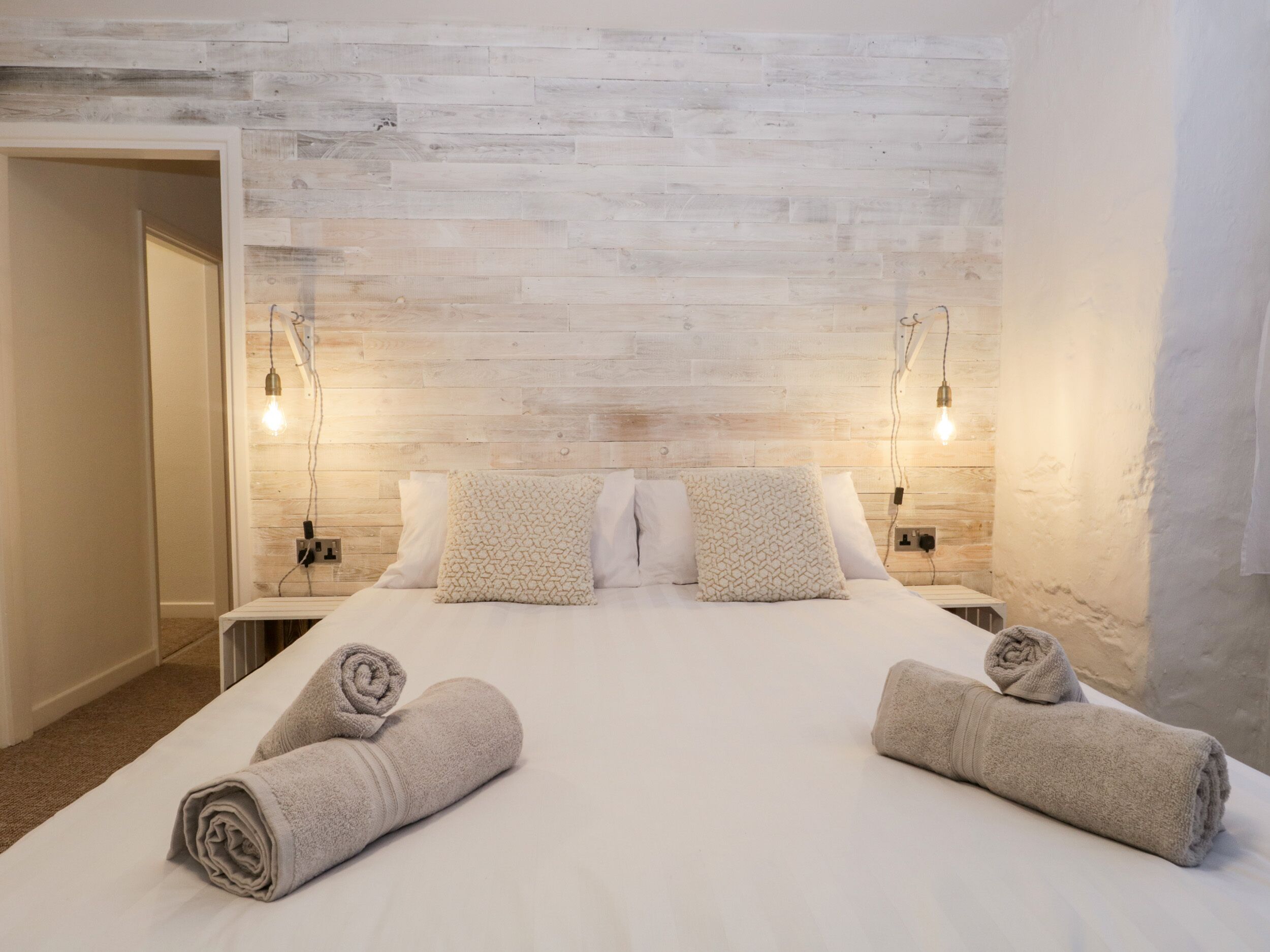 5 bedrooms, individually decorated, individually furnished, free WiFi