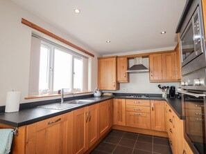 Fridge, dishwasher, electric kettle, toaster - Learig (Buckie)