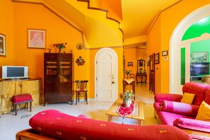 Flat-screen TV - 2981 Villa Colle Iris by Barbarhouse (Oria)