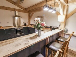 Cottage | Private kitchen | Fridge, dishwasher, electric kettle, cookware/dishes/utensils