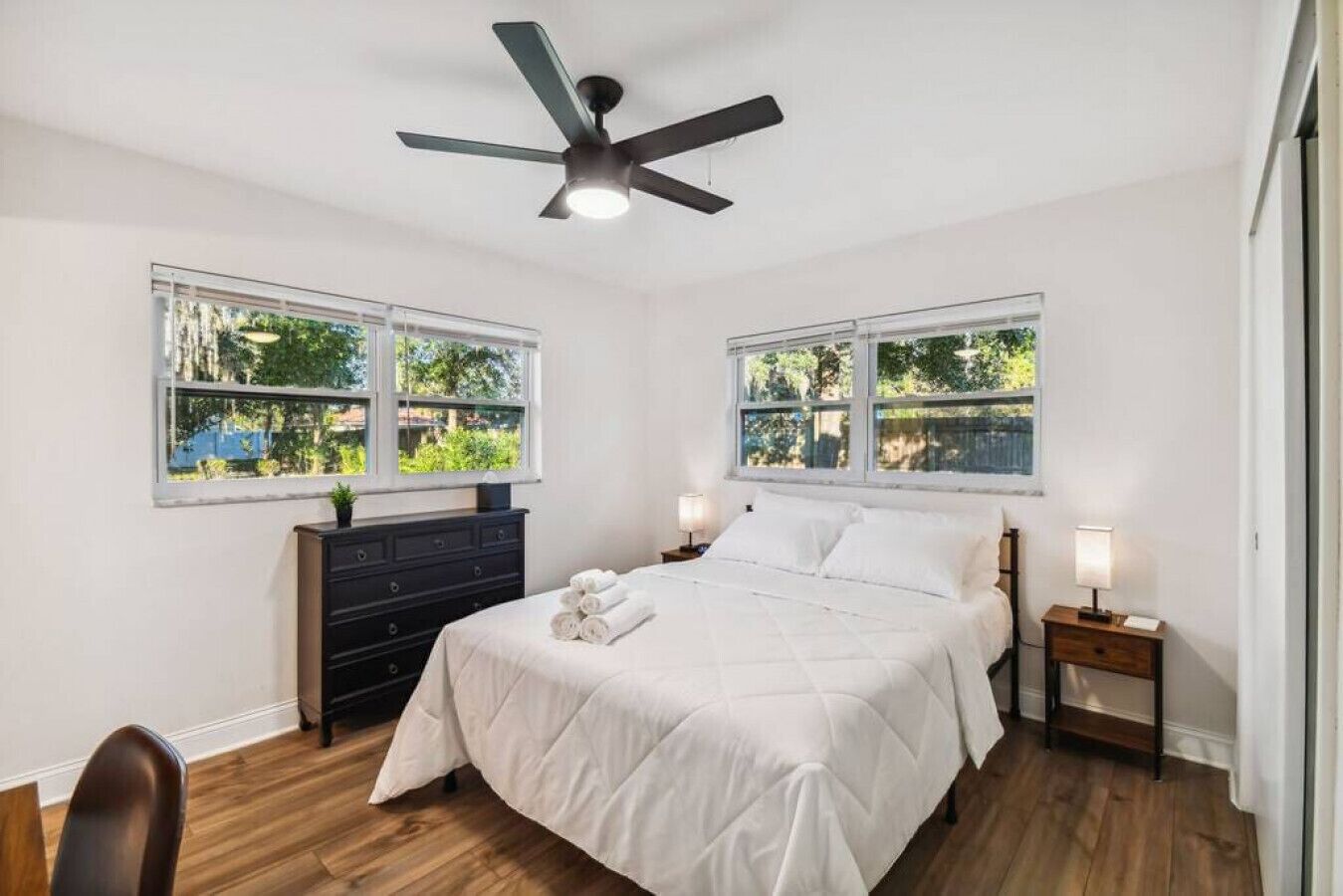 4 bedrooms, desk, iron/ironing board, WiFi
