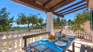 Apartment | Terrace/patio