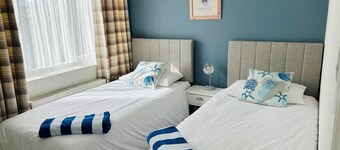 Bungalow by the Beach, Sleeps 6, Snowdonia, Wales