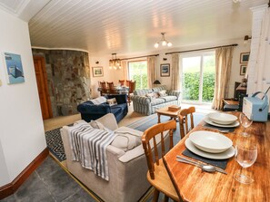 Cottage | Dining