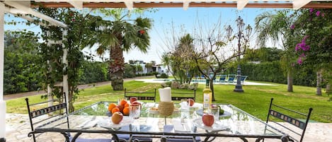 Villa | Blick auf den Garten