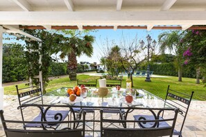 Villa | Blick auf den Garten