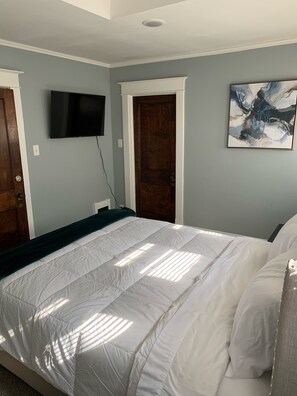 5 bedrooms, desk, iron/ironing board, travel cot