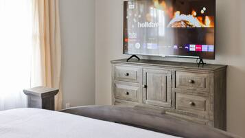 4 chambres, bureau, fer et planche Ă repasser, lit parapluie