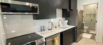 1-BR guest house steps from Meteor/downtown square