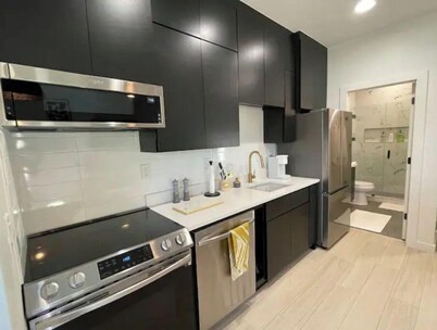 1-BR guest house steps from Meteor/downtown square