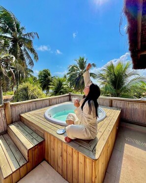 Deluxe Room | Minibar, blackout drapes, free WiFi, bed sheets