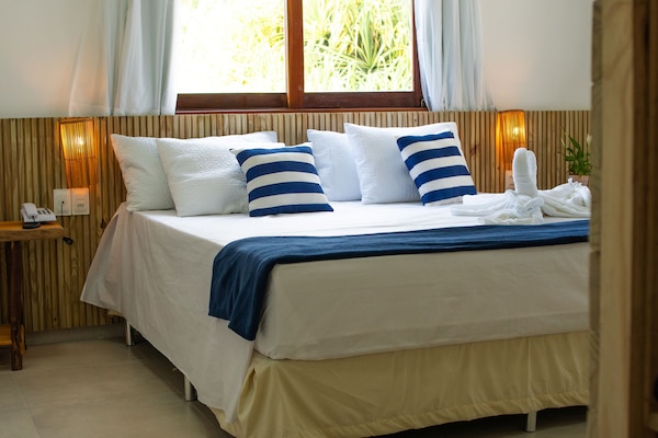 Quarto luxo | Frigobar, cortinas blackout, Wi-Fi de cortesia, roupa de cama