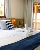 Deluxe Room | Minibar, blackout drapes, free WiFi, bed sheets