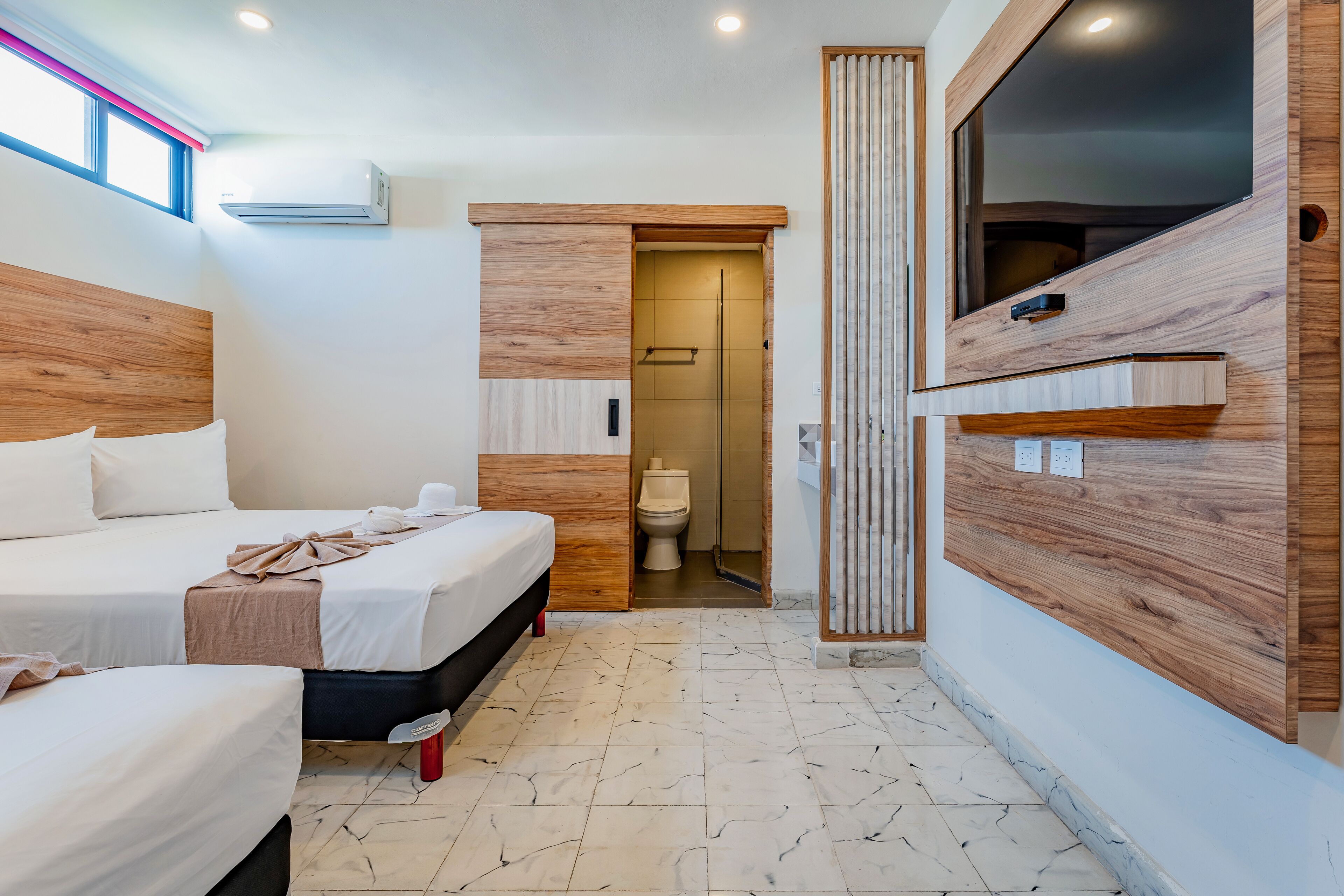 deluxe double room | free wifi, bed sheets