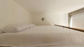 1 bedroom, desk, WiFi, bed sheets