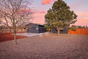 Property grounds - Holiday Dates Just Released! Polar Express Hot Tub Pool Bocce Ball Court Table Mountain Views (Williams)