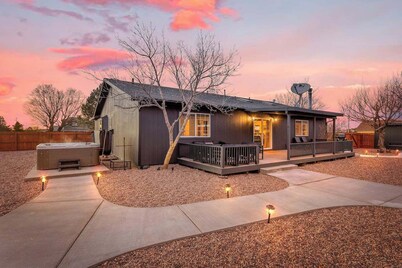 Polar Express Hot Tub Pool Table Mountain Views
