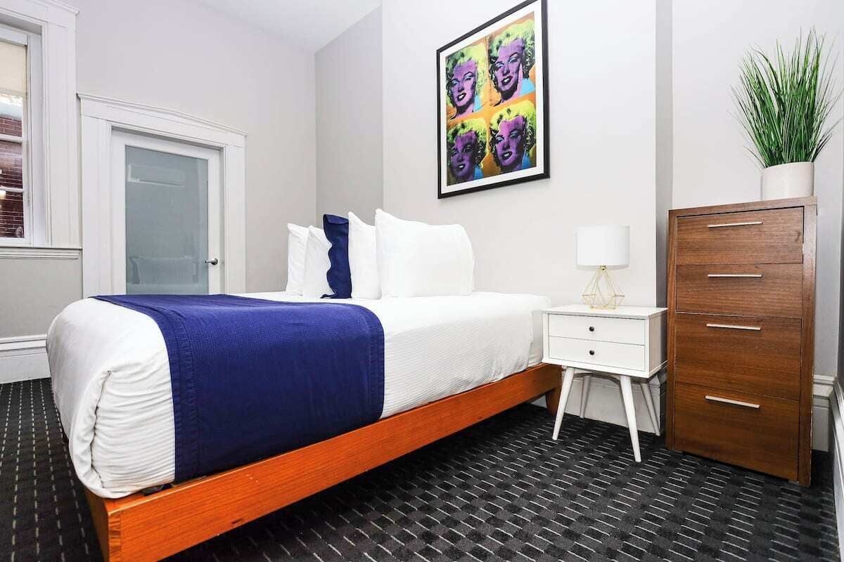 Deluxe Studio (Unit 3) | Laptop workspace, iron/ironing board, WiFi (free), bed sheets