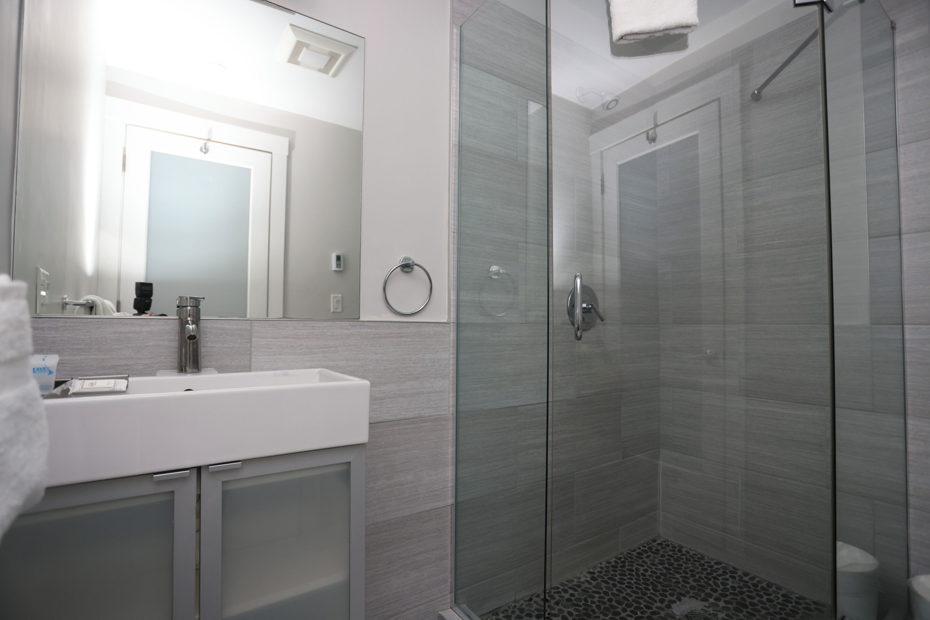 Economy-Studio (Unit 2) | Badezimmer | Dusche, Haartrockner, Handtücher, Seife