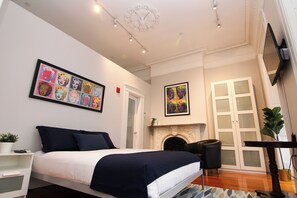 Deluxe Studio (Unit 8) | Iron/ironing board, free WiFi, bed sheets - Maverick Suites at 40 Temple St (Boston)