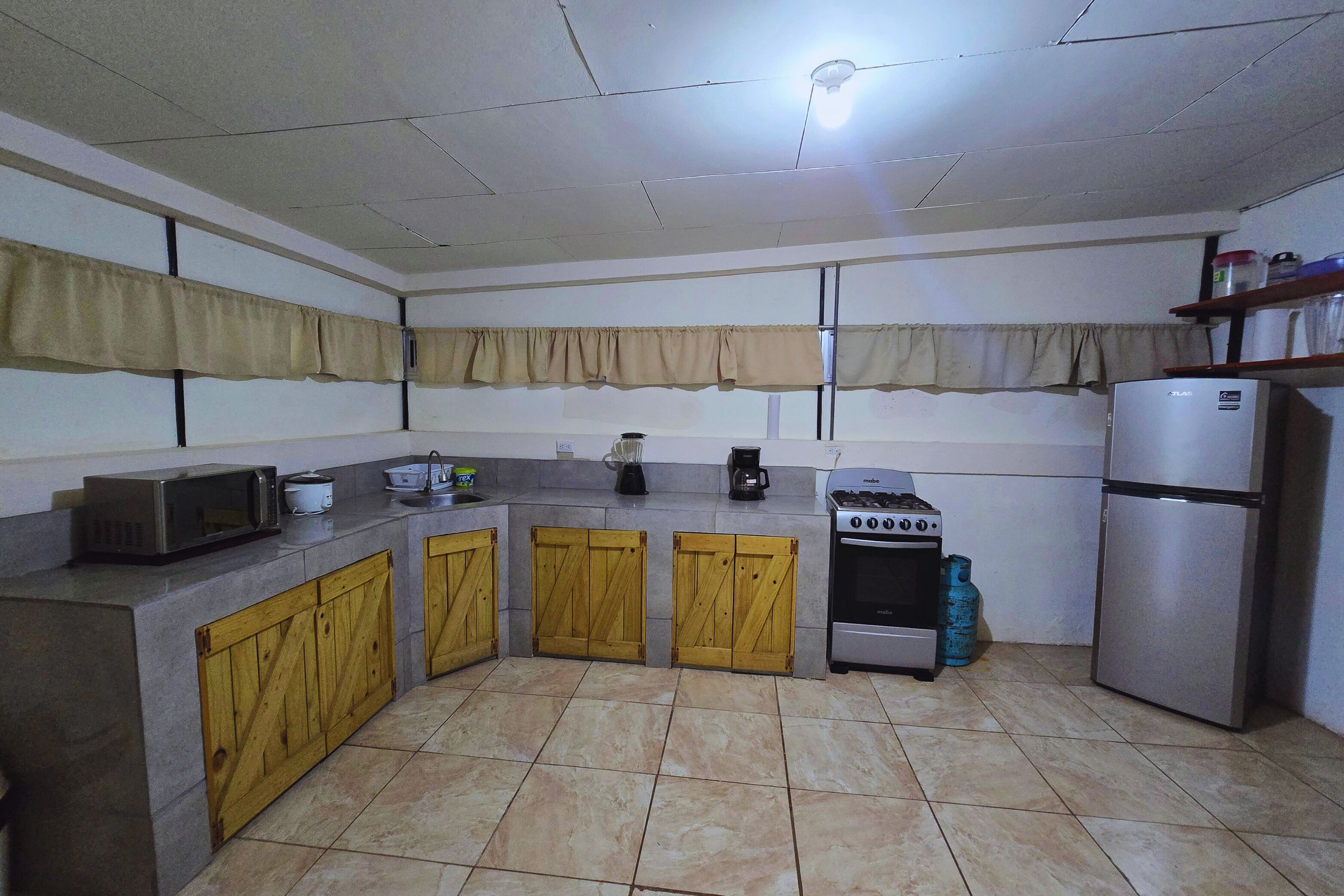 Fridge, microwave, oven, coffee/tea maker