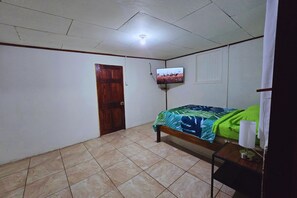 1 bedroom, desk, free WiFi, bed sheets