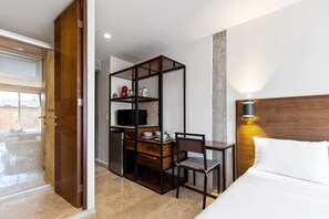 1 habitación, escritorio, wifi gratis y ropa de cama
