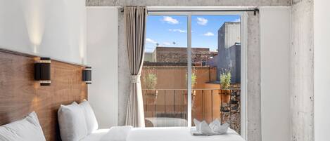 1 bedroom, desk, free WiFi, bed sheets