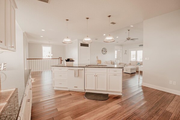 Interior - Vilano Beach House- 2 min walk to beach - Pool/Spa (Vilano Beach)