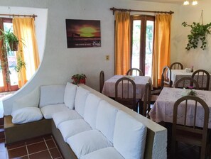 Free daily continental breakfast  - Hotel La Casona (La Paloma)