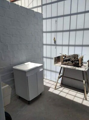 المنطقة المحيطة  بالمنشأة