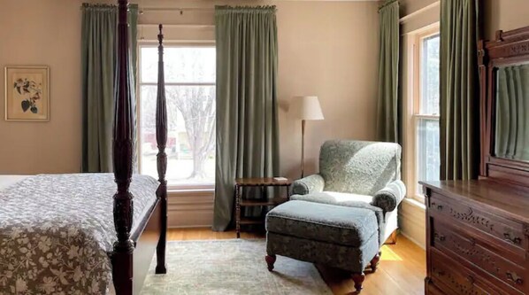 4 slaapkamers, een bureau, reisbedje, gratis wifi