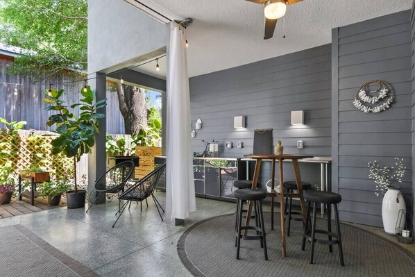 屋外ダイニングエリア