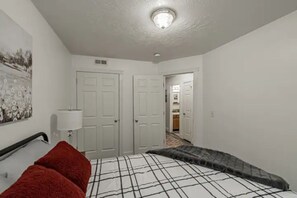 2 bedrooms, iron/ironing board, WiFi, bed sheets - Cozy 2br downtown rental, within 3 blocks of BYU-I (Rexburg)