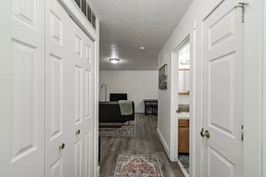 Interior - Cozy 2br downtown rental, within 3 blocks of BYU-I (Rexburg)