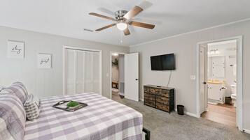 2 bedrooms, in-room safe, iron/ironing board, free WiFi