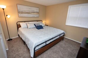 4 bedrooms, desk, WiFi, bed sheets - Tollgate · 7602 Tollgate Ct, Florence (Florence)