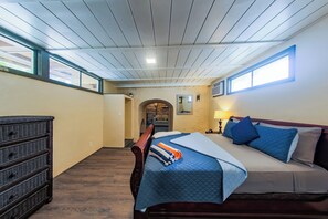 1 dormitorio, escritorio, tabla de planchar con plancha y wifi gratis