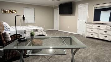 4 bedrooms, desk, iron/ironing board, free WiFi