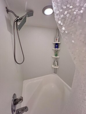 Combined shower/bathtub, towels, soap, shampoo - Completely private suite with tub,kitchen, living room, & private entrance (Washington)