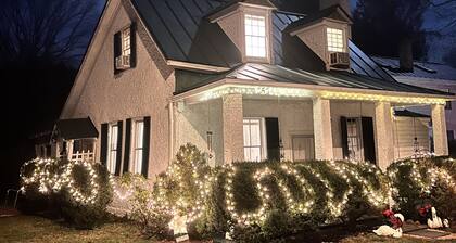 Charming Private Suite in Historic Colonial House – right beside from The Inn!