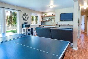 Game room - Baby Bella- with concierge laundry service (Corvallis)