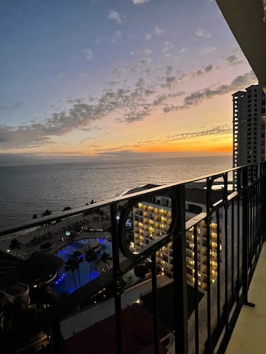 OCEAN FRONT 15TH FLOOR SUNSETS POOL WIFI ALL-INCLUSIVE