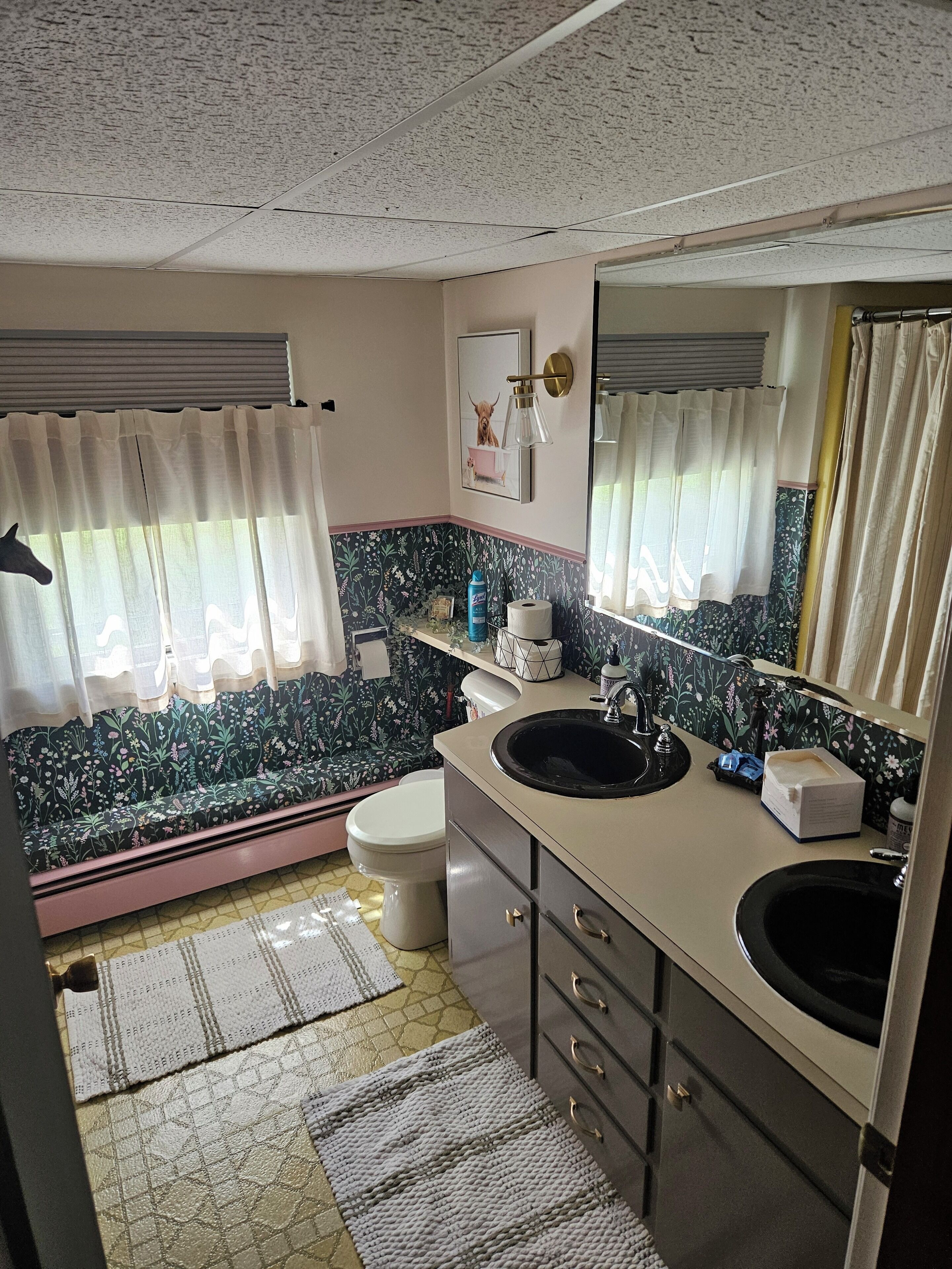 Combined shower/tub, hair dryer, towels, soap