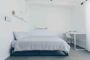 2 bedrooms, desk, free WiFi, bed sheets