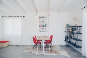Interior - Pink, Architect-Appointed House! 3 min from JTNP. (TWENTYNINE PALMS)