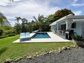 Outdoor dining - Dream villa with pool and garden in St-Francois (Saint-François)